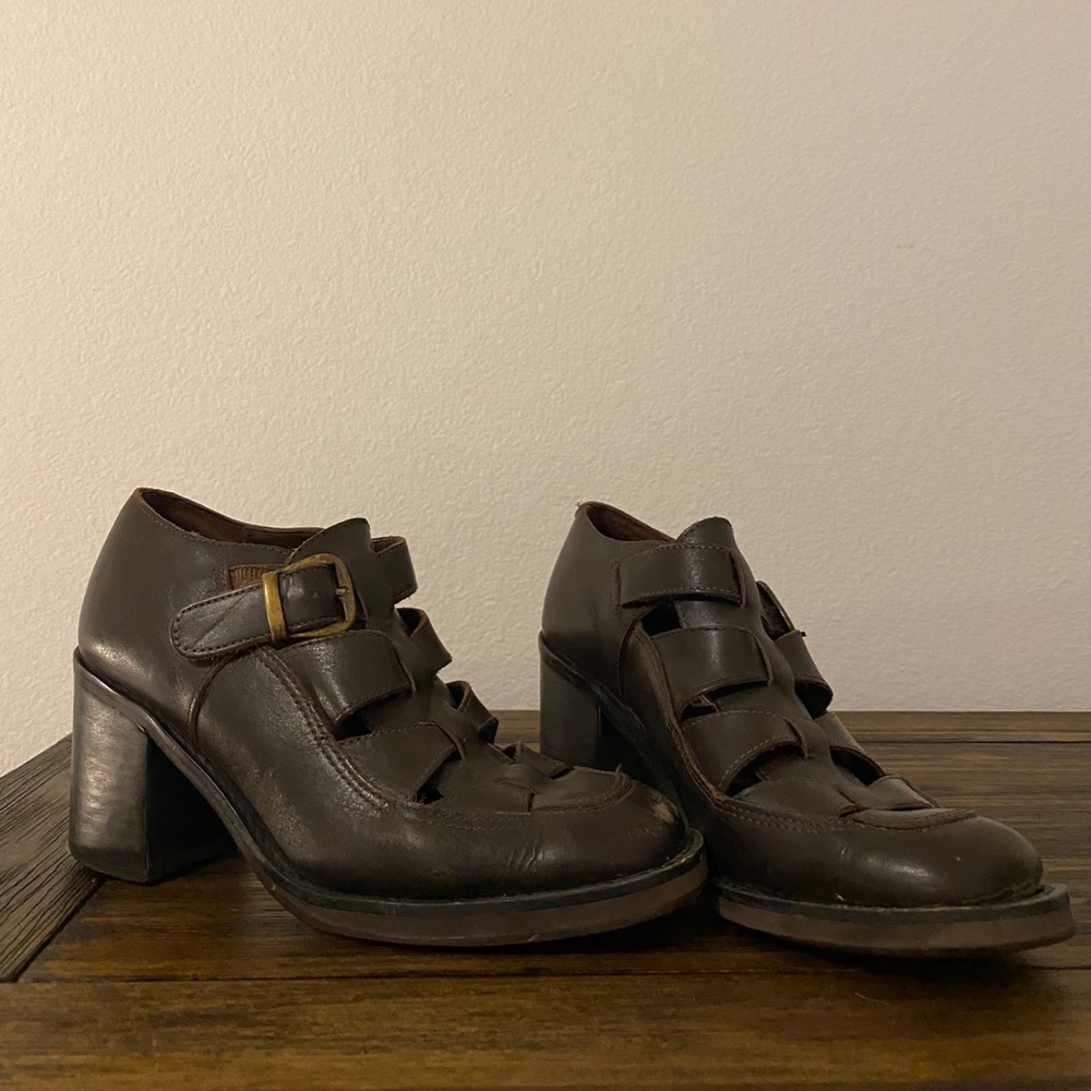 brown chunky leather heels